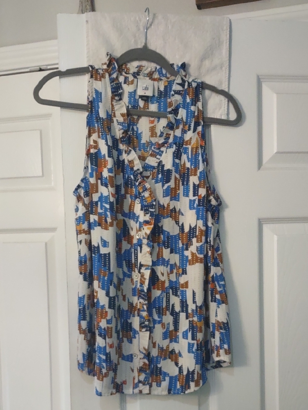 cabi Sleeveless Button-Front Blouse in Blue, Brown & White Print
